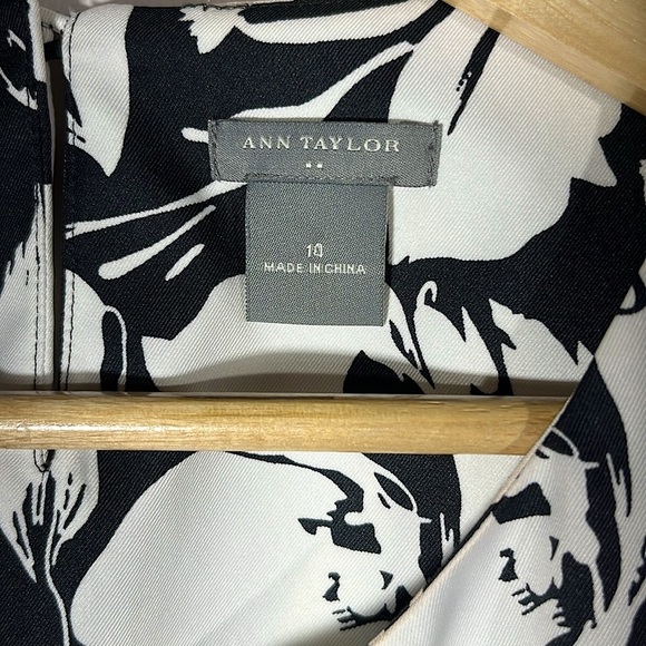 Ann Taylor Black White Floral Sleeveless Women’s Blouse Size 14 - Picture 3 of 7